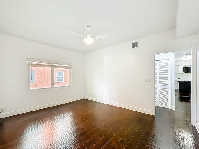 Foto del edificio - 518 Biscayne Dr