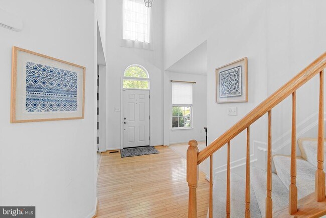 Building Photo - 8592 Stonehouse Dr