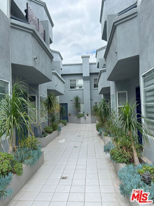 Building Photo - 7912 Blackburn Ave