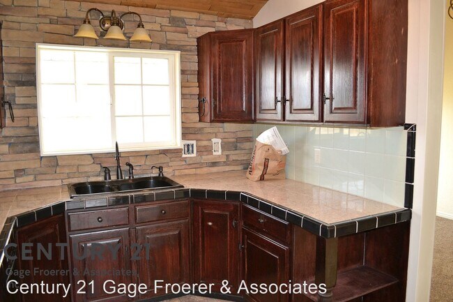 Building Photo - 6 br, 4 bath House - 4025 W 1800 N