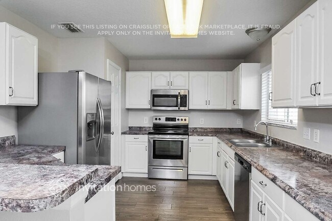 Building Photo - 11017 Golden Silence Dr