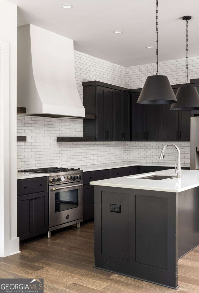 Building Photo - 10900 Serenbe Ln
