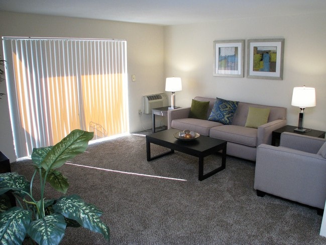 1 dormitorio, 1 baño - (700 pies cuadrados) - Sala de estar - Pebblebrook Apartments