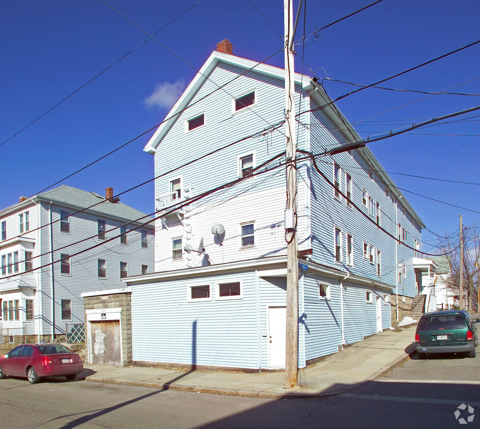 Building Photo - 124 Hamlet St