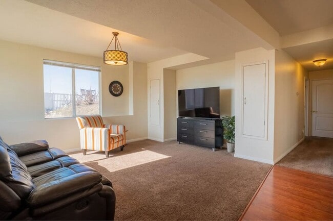 Building Photo - 1912 Oregon Ave