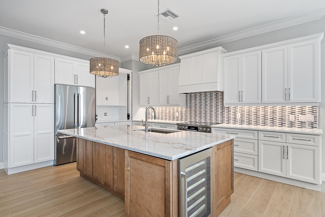 Primary Photo - 248 Honeysuckle Dr