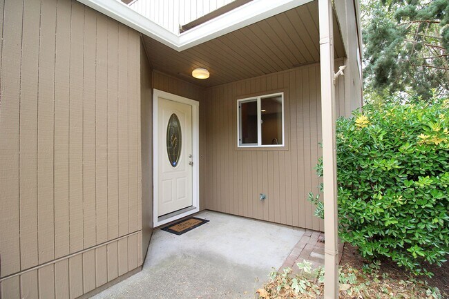 Foto del edificio - 17638 NW Shorewood Dr