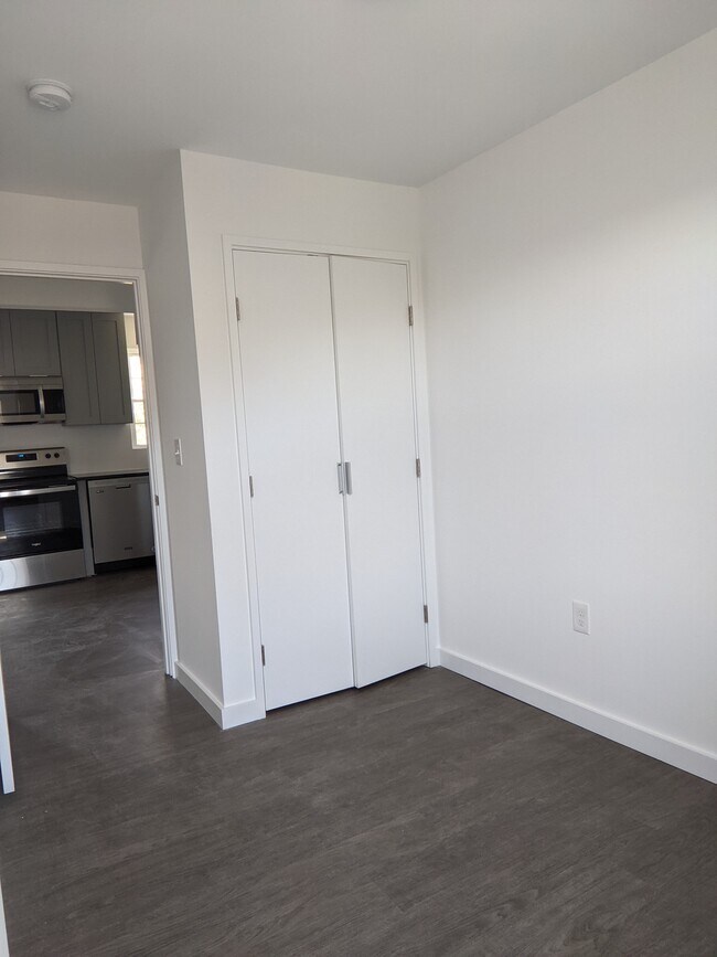 Building Photo - 113 Wayne Pl SE