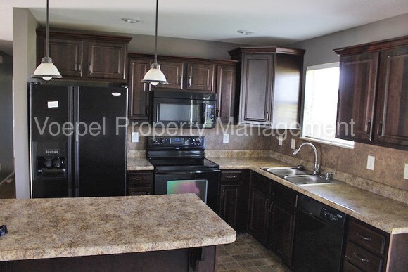 Building Photo - 401 193rd St