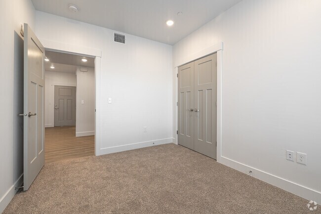 3 habitaciones, 2 baños - 1.230 pies cuadrados - Dormitorio - Wall and 17th Affordable