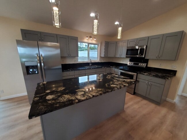 Building Photo - 16-2084-2084 Hanale Dr