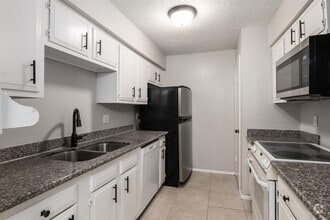 Building Photo - 10555 Turtlewood Ct