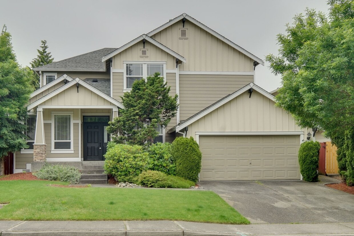 Primary Photo - Lakeland Hills 2 Story