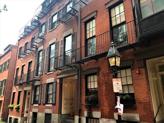 Building Photo - 38 Temple St