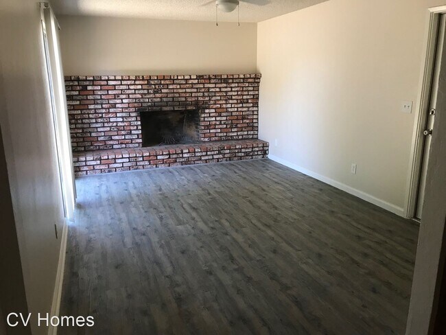 Building Photo - 3 br, 2 bath House - 4689 N. Feland Ave.