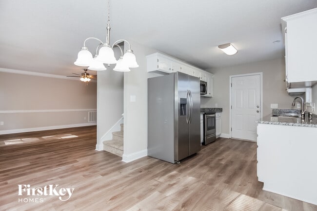 Foto del edificio - 5327 Oaktree Dr