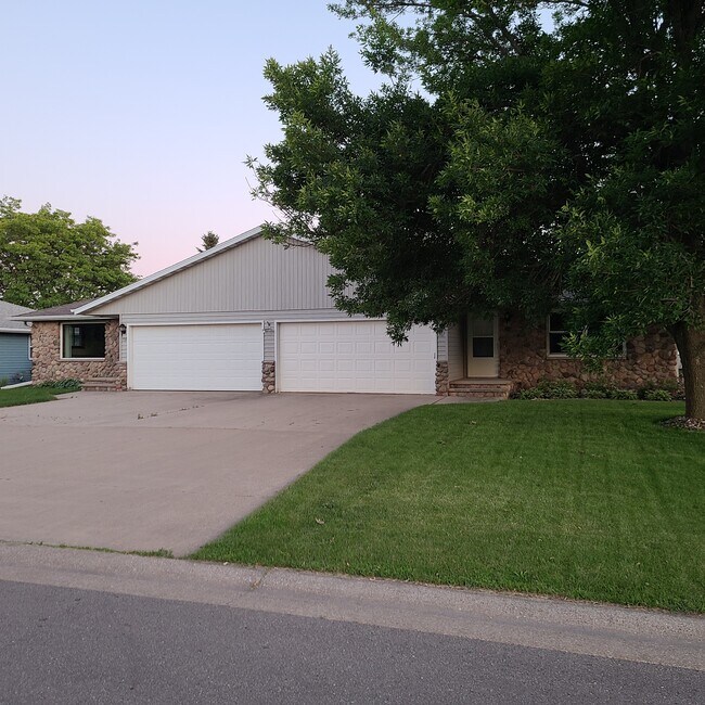 Foto del edificio - 761 Trailsway Ln