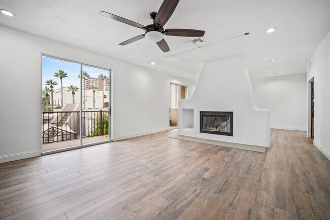 Building Photo - 502 S Chaparral St