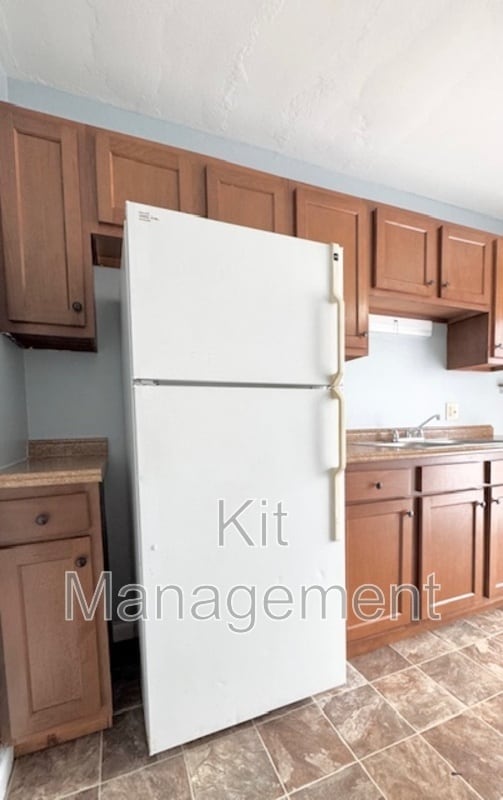 Building Photo - 2241 W Laskey Rd