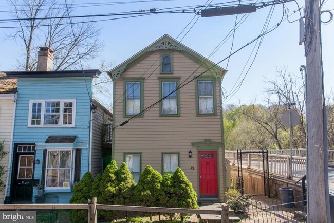 Building Photo - 43 W Ferry St