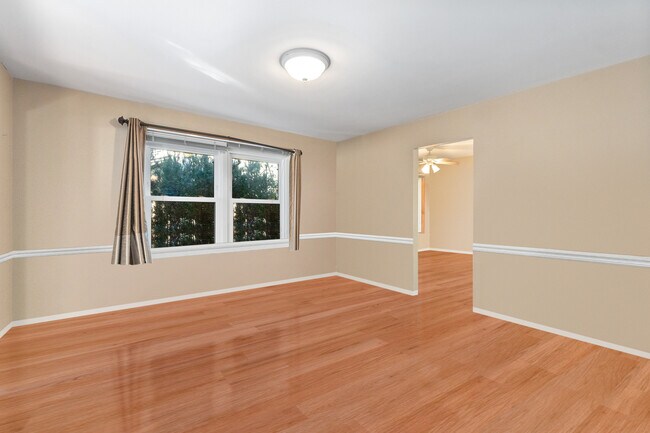 Building Photo - 1249 Edward Rd