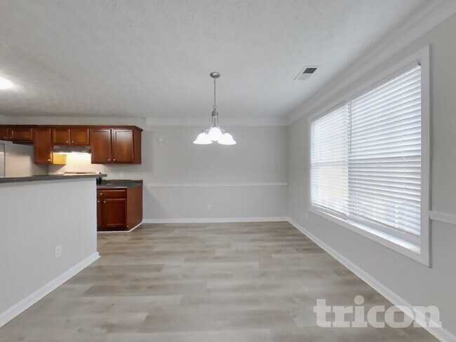 Foto del edificio - 4003 Riverside Pkwy