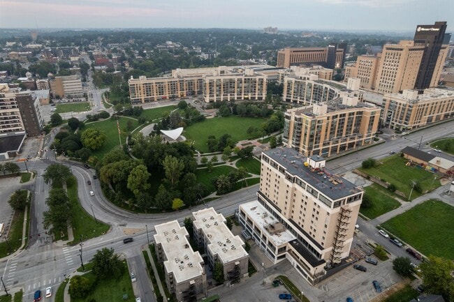 Foto del edificio - Breathtaking downtown East-facing, penthouse condo - FURNISHED!