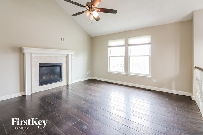 Building Photo - 412 N Crest Dr
