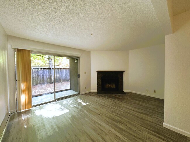 Foto del edificio - 1358 Parkway Dr