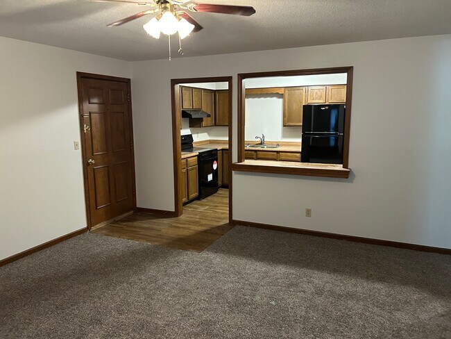 Building Photo - Central location apartment