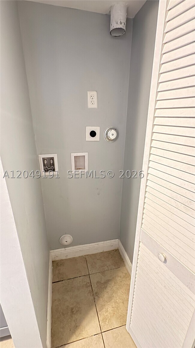 Foto del edificio - 1955 NW 5th Pl