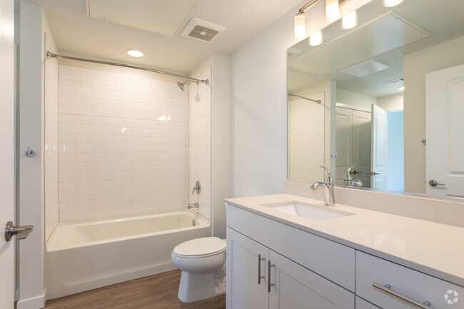 A2 1BR, 1BA - 774SF - Emblem Gateway