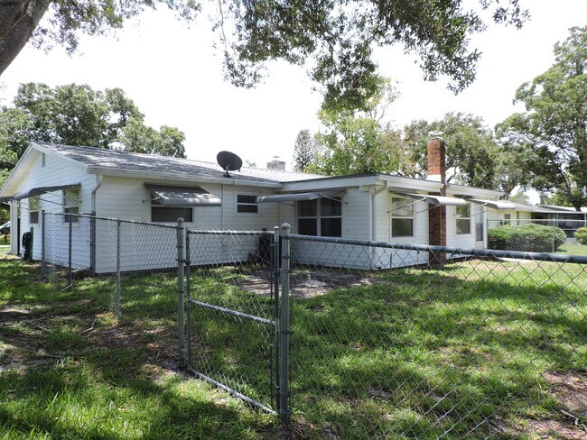 Building Photo - 838 Oswego Ave