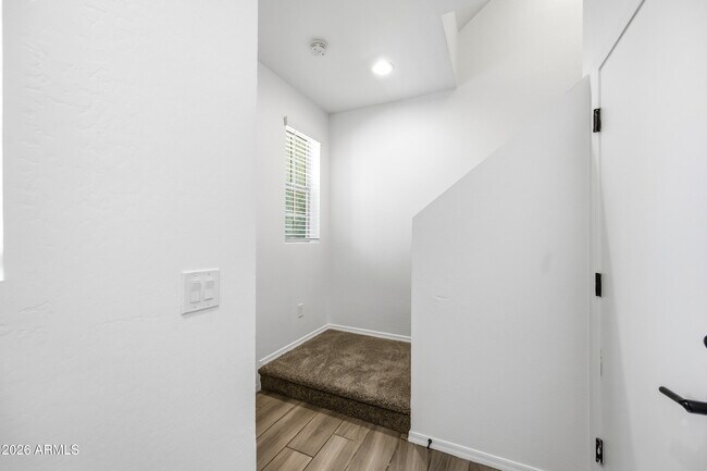 Building Photo - 1632 E Lowell Ave
