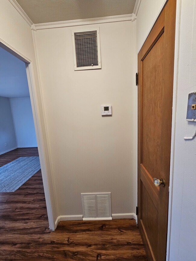 Foto del edificio - 6725 Wanda Ave