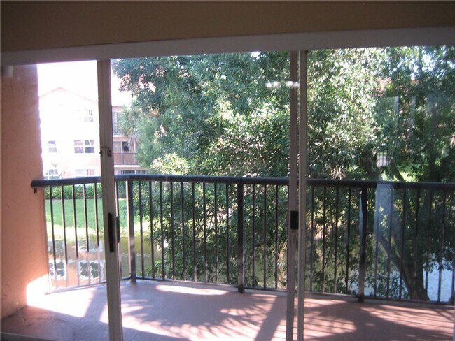 Foto del edificio - 8701 Wiles Rd