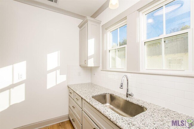 Building Photo - 3241 Carlotta St