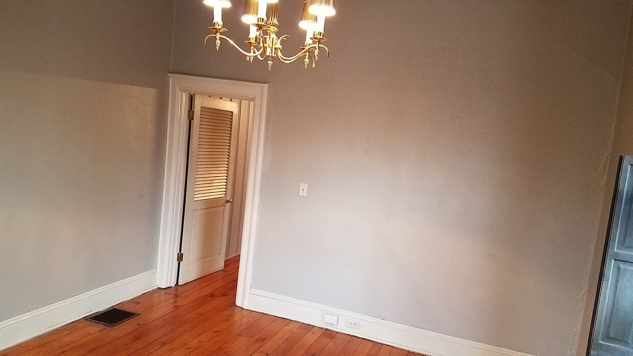 Living Room - 772 Mohawk St