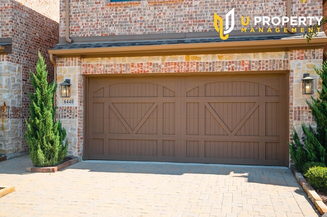 Foto del edificio - 4 bed and 3.5 bath Townhome in Plano!