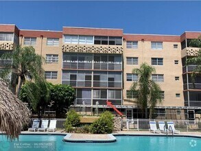 Building Photo - 404 NW 68th Ave