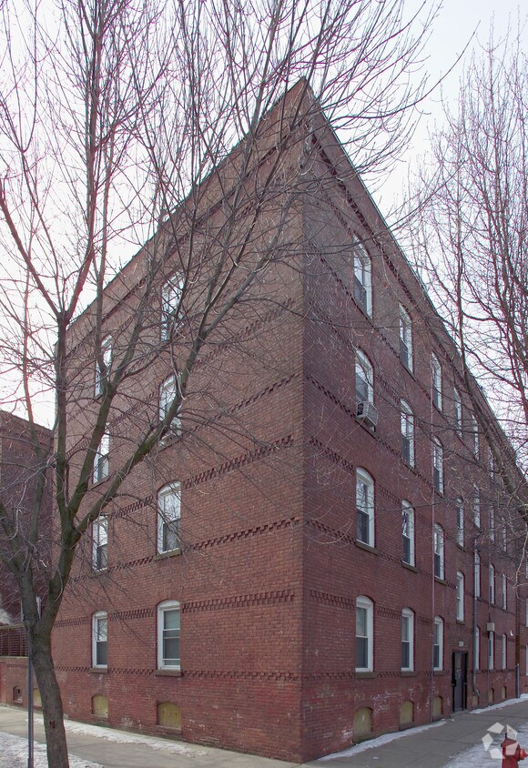 Building Photo - 550 S Summer St