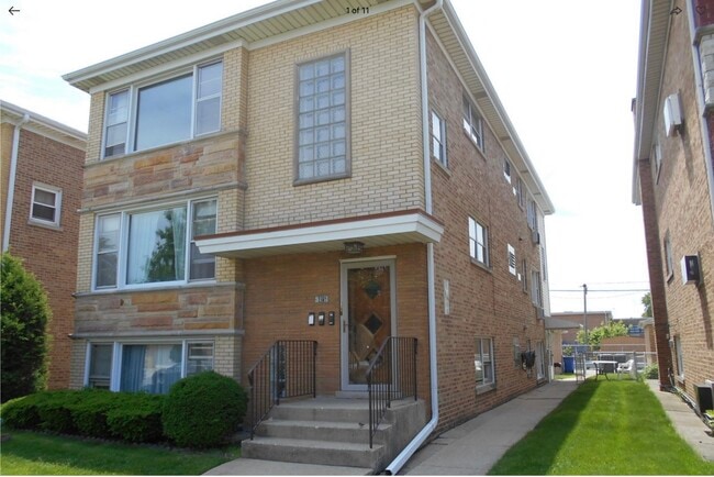 Building Photo - 6825 W Leland Ave