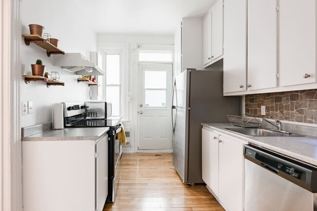 Building Photo - 4629 Rue Ontario E