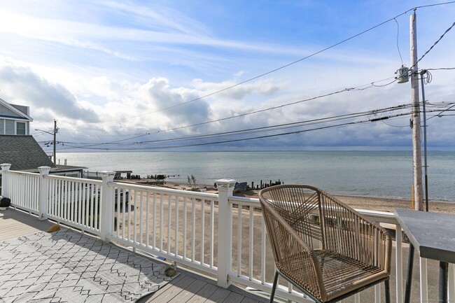 Building Photo - 2230 Fairfield Beach Rd