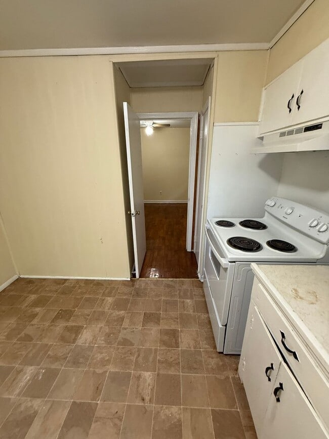 Building Photo - 3 Bedrooms, 1 Bathroom - House in West Rome!