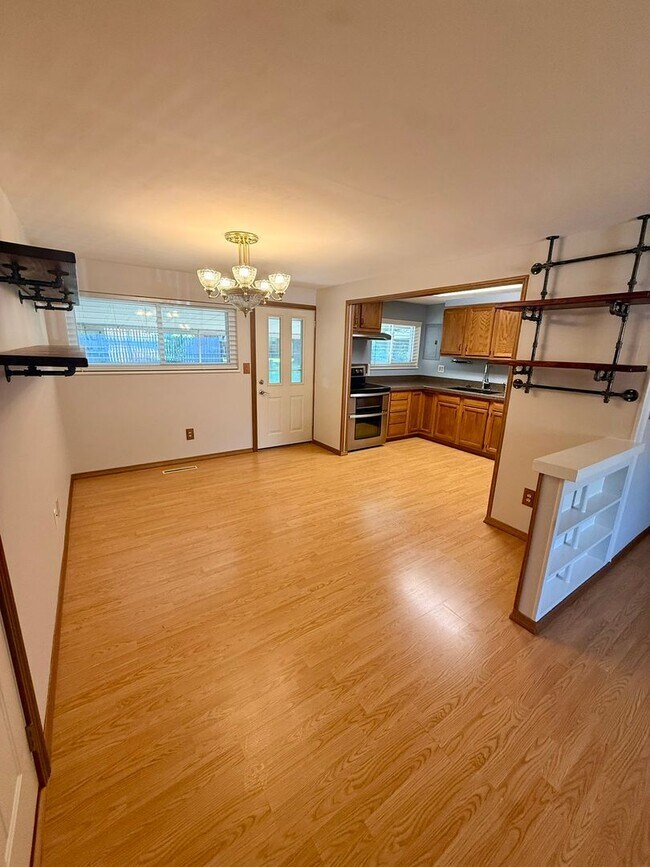 Foto del edificio - 4820 Rexwood Dr