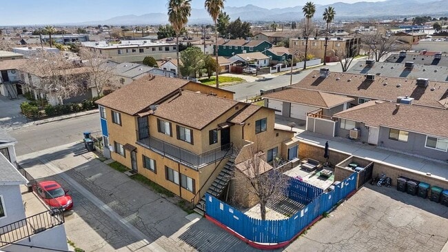 Building Photo - 38501 Larkin Ave