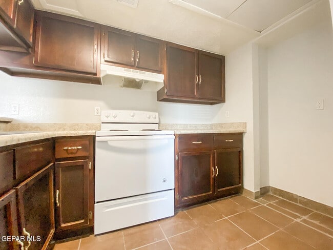 Foto del edificio - 4700 Maxwell Ave