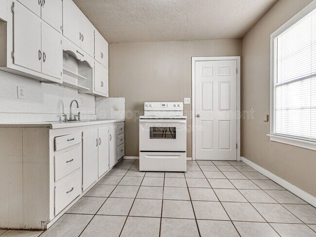 Building Photo - 4001 N Rockwell Ave