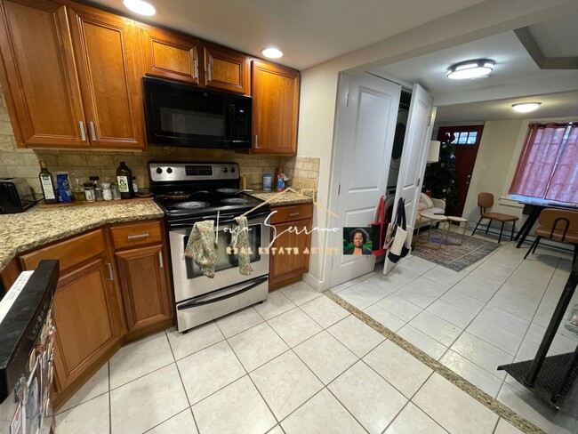 Building Photo - 22 Sussex St